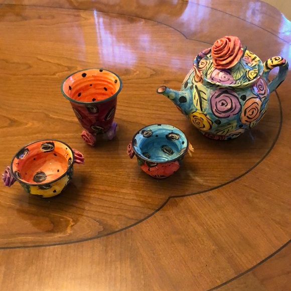 Mary Rose Young Teapot And Three Tea Cups - Picture 1 of 14